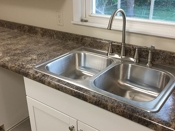 Stainless sink + disposer