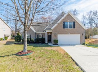 6520 Fieldstone Manor Dr, Matthews, NC 28105