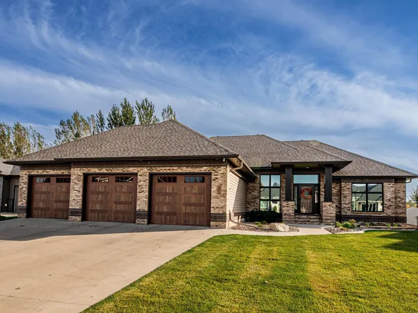 319 50th Pl W, West Fargo, ND 58078