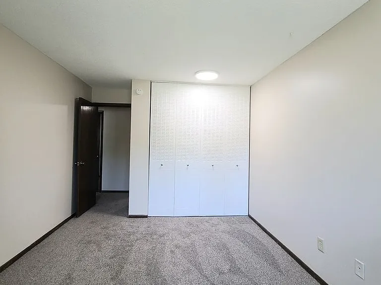 Eastgate Apartments — Photo 78
