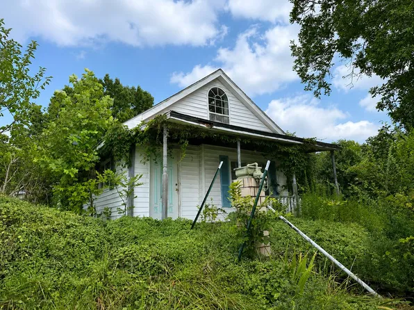 18 Valentia St, Huntington, WV 25705