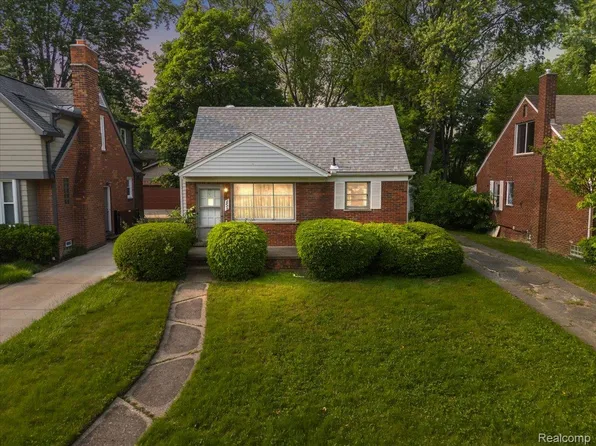 2829 Dorchester Rd, Birmingham, MI 48009