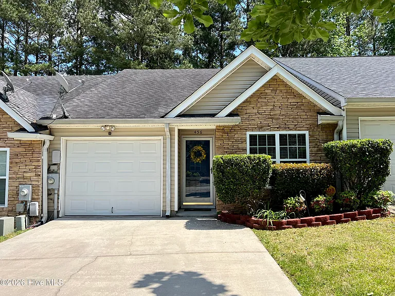 456 Northrop Pl — Photo 1