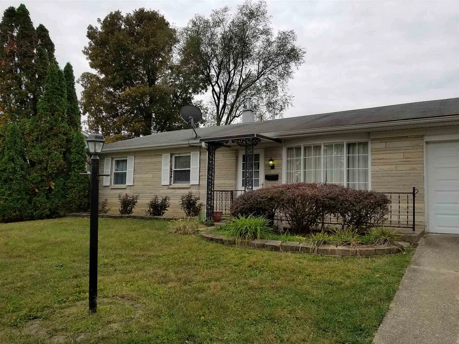 626 S Western Dr photo 1