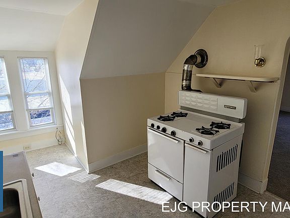 4th image of 106 Vine St #3