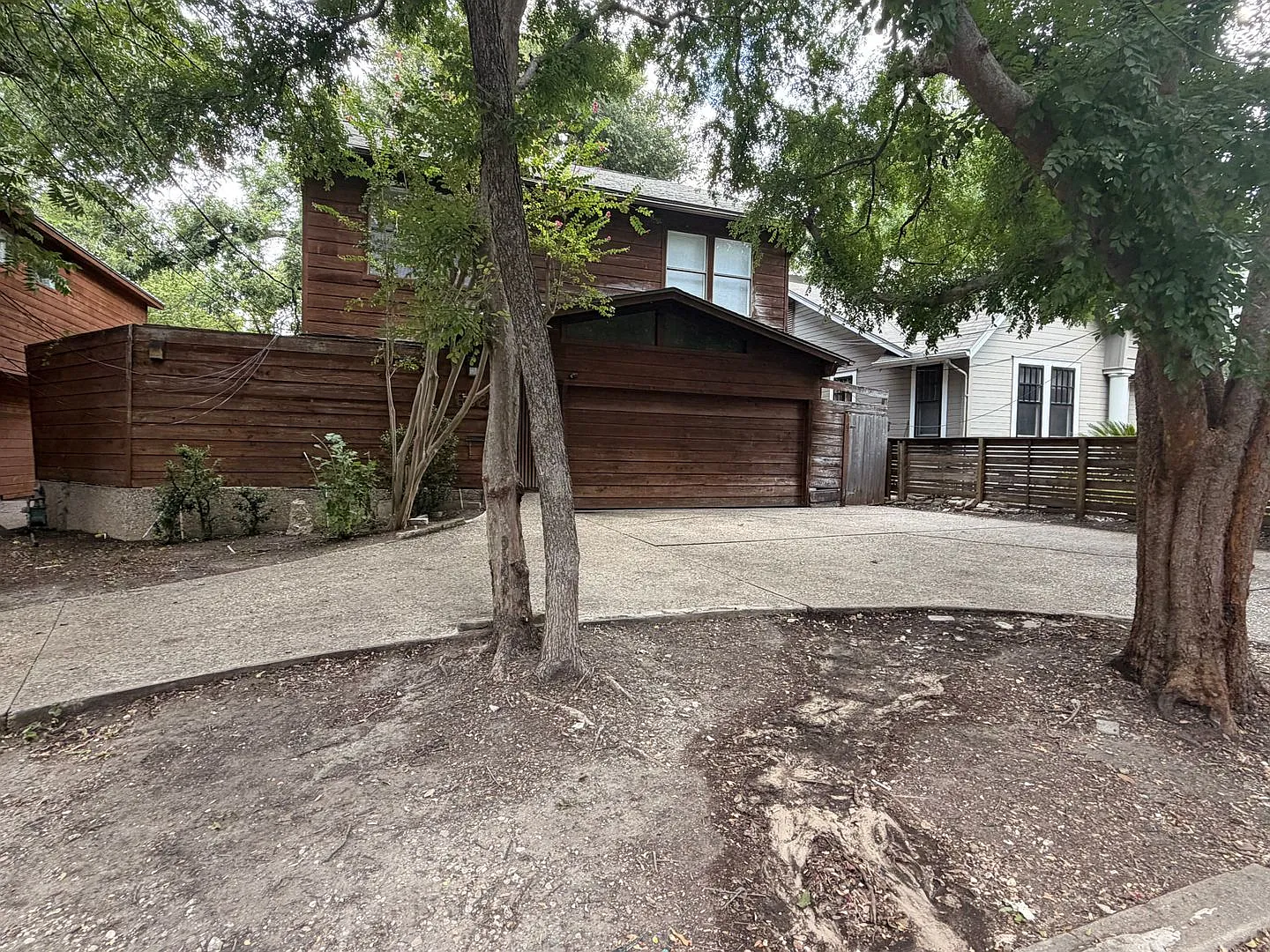 6/3 House - North Campus - Large Fenced In Backyard — Photo 2