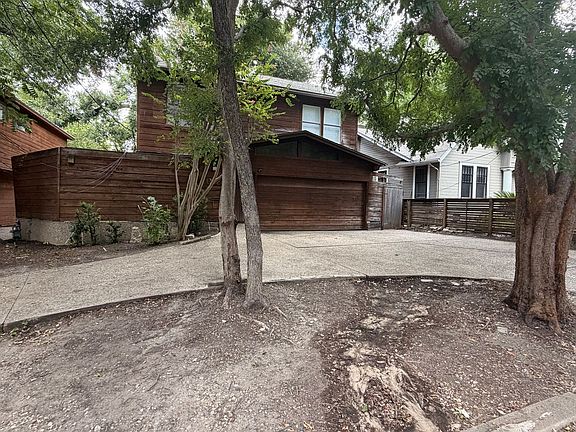 2nd image of 802 Leonard St