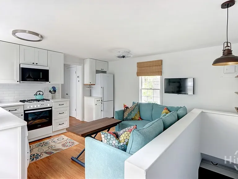 205 W Jones Ln — Photo 6