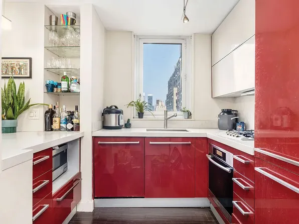 322 West 57th Street image 3 of 15