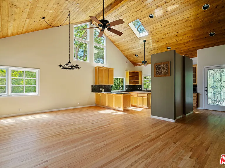 20912 Fontaine Rd — Photo 5