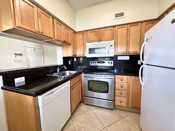 2nd image of 621 Cypress Lake Blvd #B
