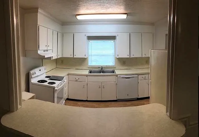 1324 Hamilton St — Photo 3
