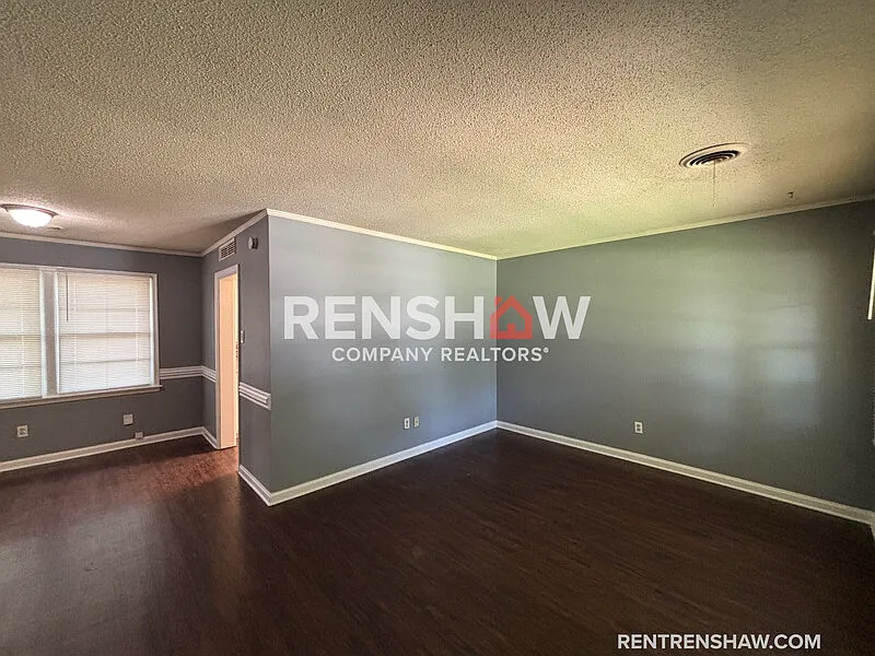 3 bed, 1.0 bath, 1034 sqft, $1,250 — Photo 2