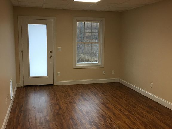 5th image of 82 Brownstone Ln