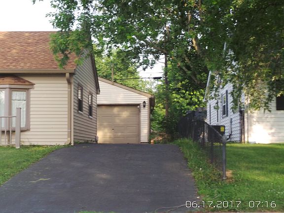 2nd image of 442 Park Dr