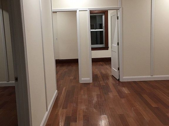 5th image of 411 W 39th St APT 6