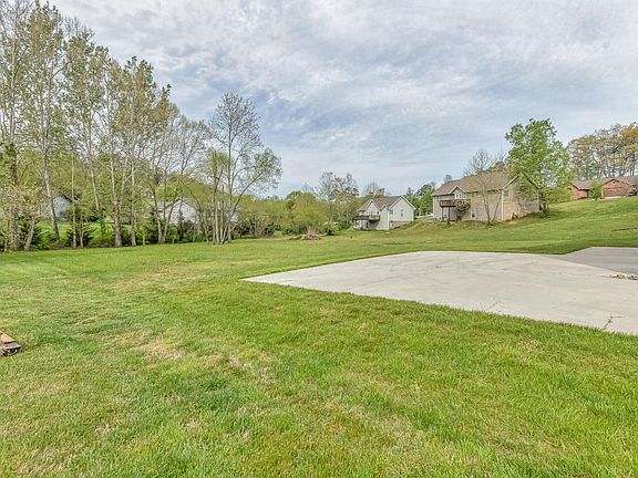 4th image of 217 Basilfield Dr