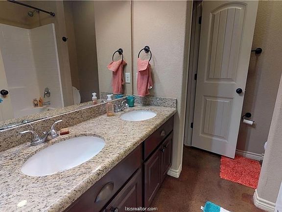 5th image of 412 Deacon Dr