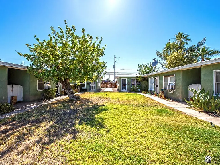 666 S Orange Ave — Photo 3