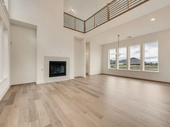 211 Golden Run Dr, Fate, TX 75189