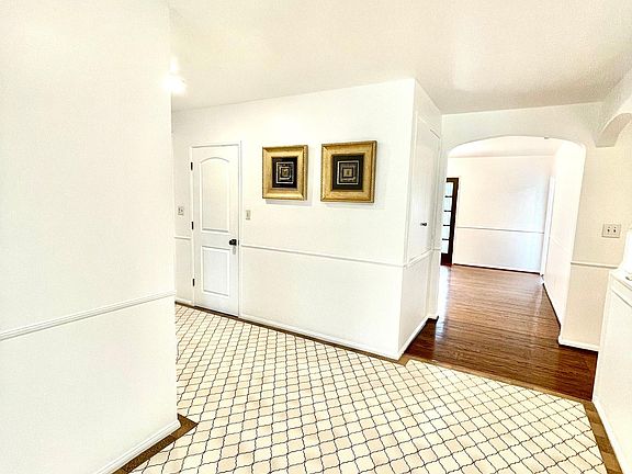 5th image of 1236 N Santa Anita Ave