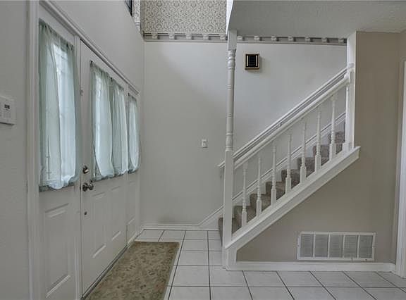 3rd image of 3628 Bluegrass Dr