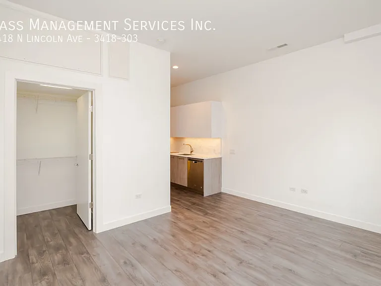 3418 N Lincoln Ave #303 — Photo 2