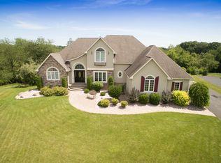 4705 Hawkview Ct, Milford, MI 48380