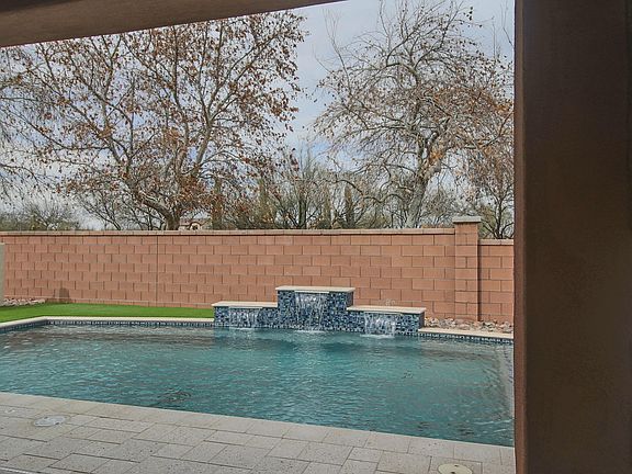 3rd image of 462 W Calle Las Tunas