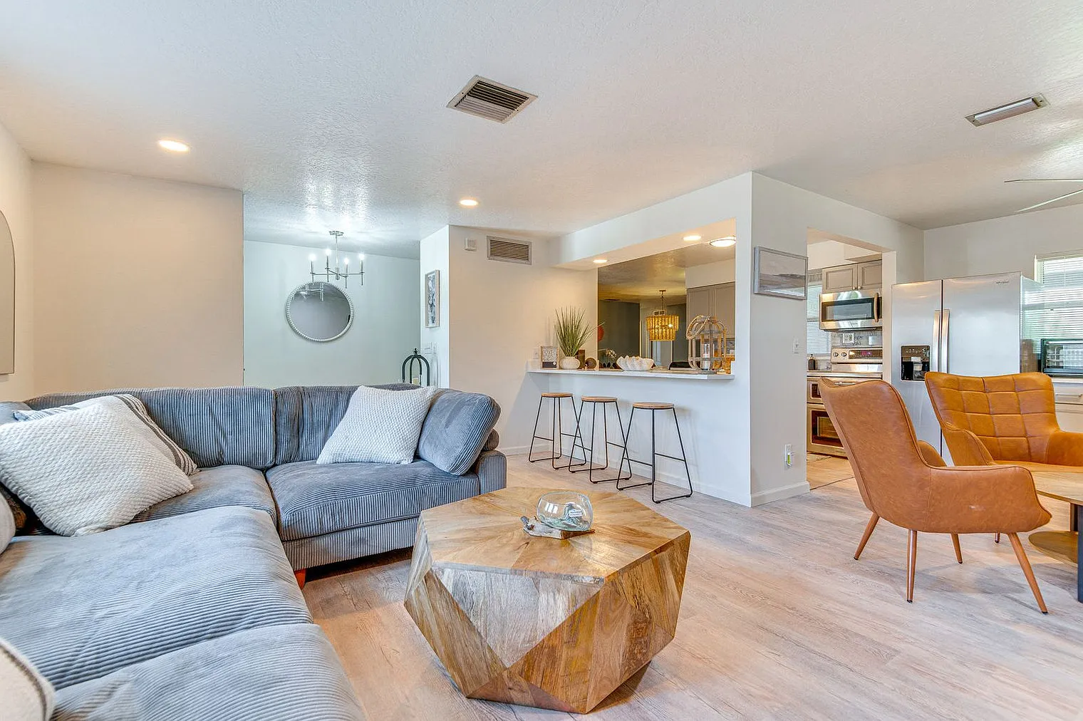 4 bed, 2.0 bath, 2142 sqft, $6,031 — Photo 1