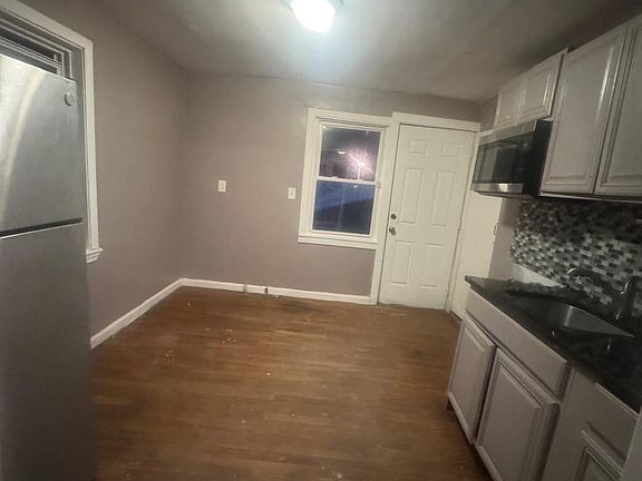 3rd image of 28-30 Wake St #1