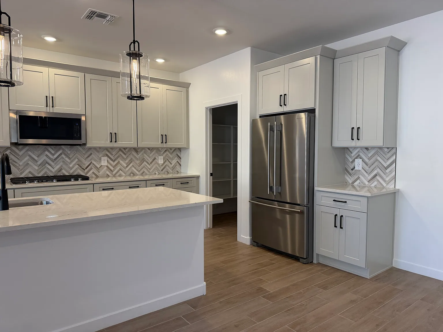 5 bed, 2776 sqft, $3,500 — Photo 3