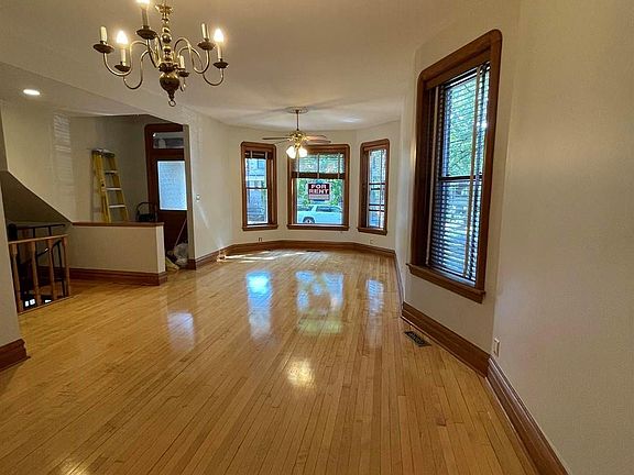 5th image of 2742 N Troy St #1