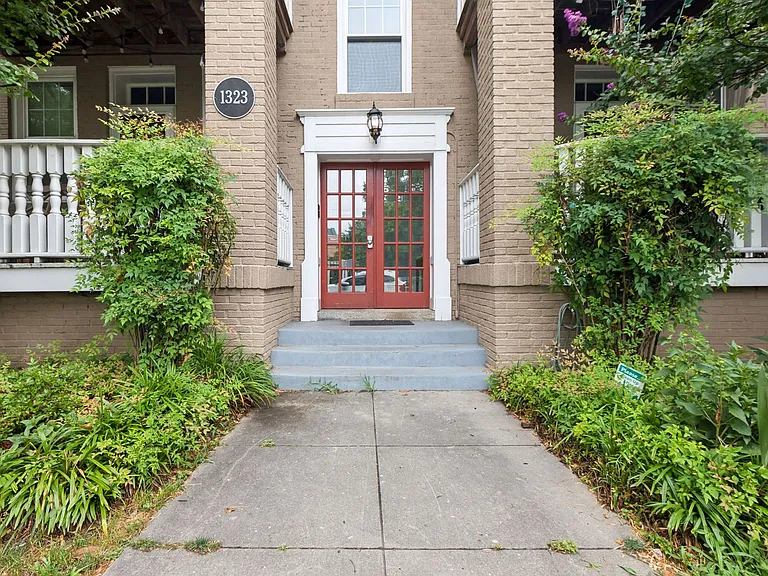 1323 Colonial Ave #3 — Photo 2