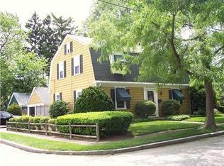 29 Weeden Ave, Rumford, RI 02916