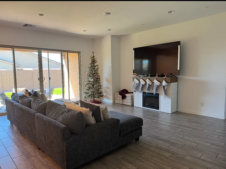 9416 S 41st Dr — Photo 10
