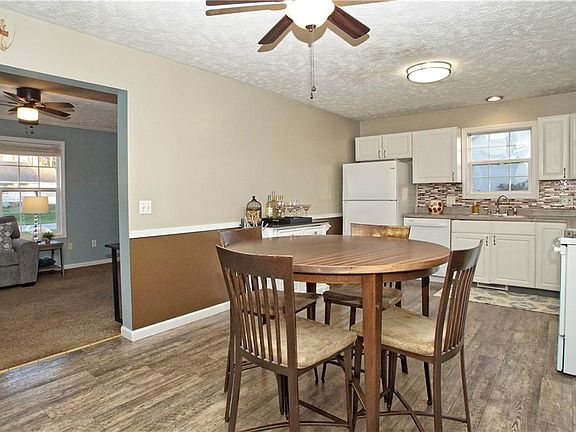3rd image of 5415 Carlson Ln