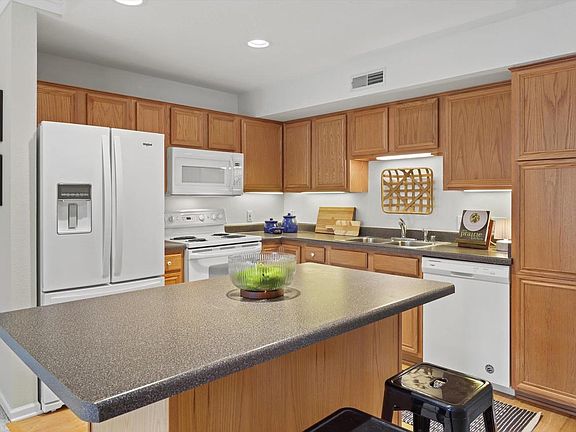 2nd image of 5475 Congress Avenue