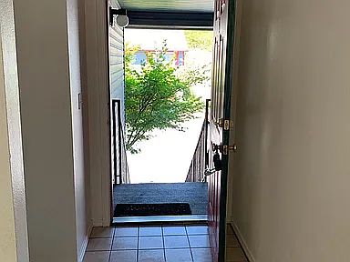 1st image of 626 S Stillaguamish Ave #1