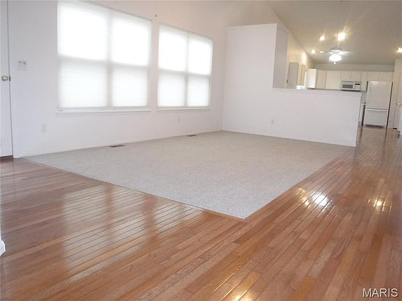 3rd image of 24 Lienemann Ct