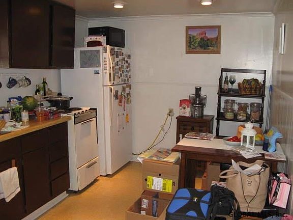 3rd image of 524 Maple Ave #3