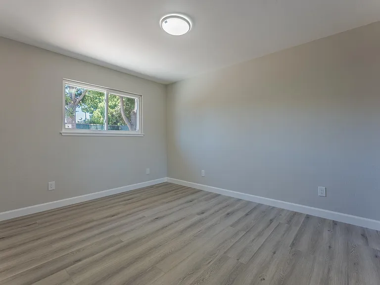 929 Gretchen Ln #929 — Photo 8