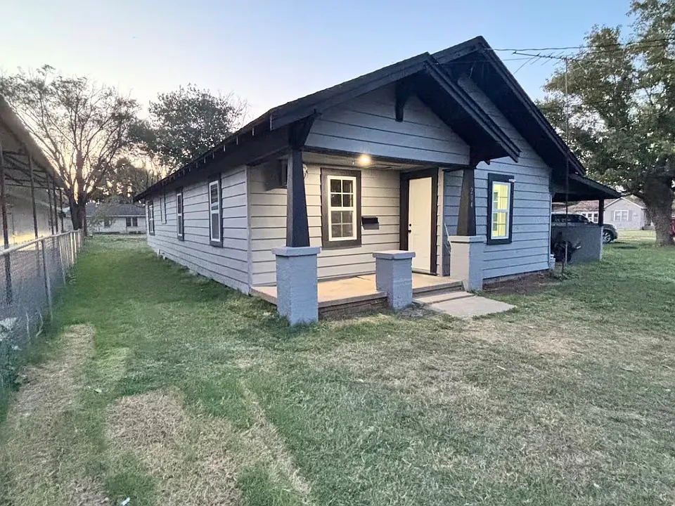 204 SW 9th St