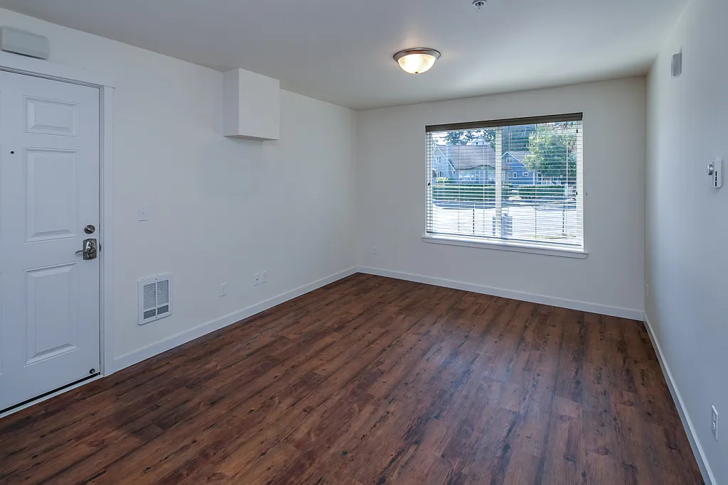 4 bed 2 bath apartment avail Sept 1 - first month's rent free — Photo 3