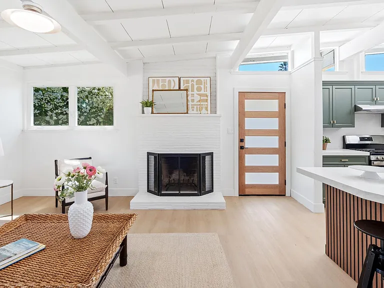 3671 Montclaire St — Photo 9