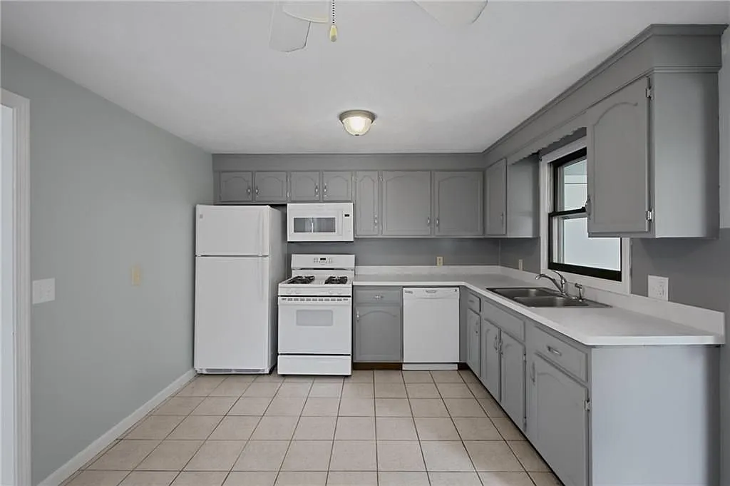 2 bed, 1.0 bath, 981 sqft, $1,900 — Photo 3