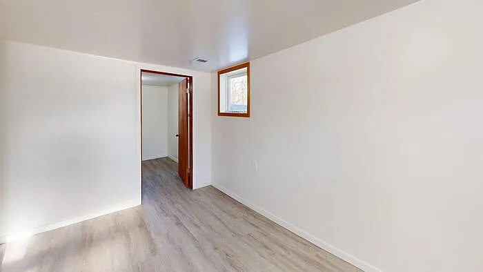 411 W Bowen Ave — Photo 10