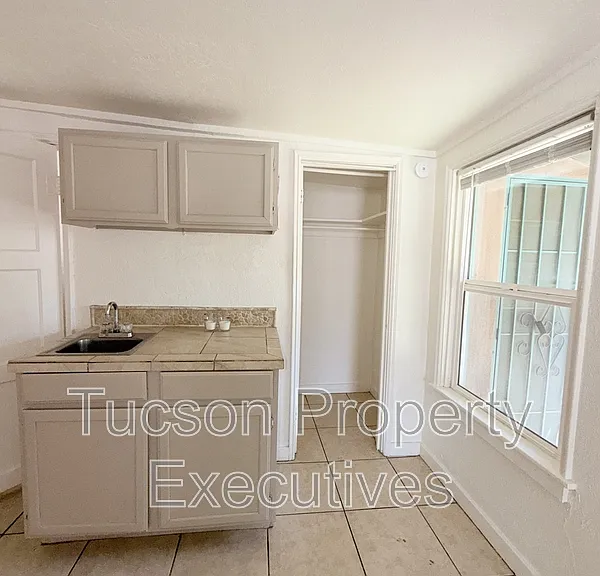 1233 E Mabel St #2 — Photo 13