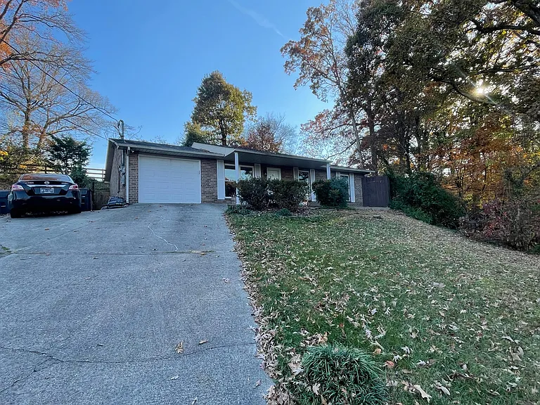 5011 Candace Cir — Photo 2