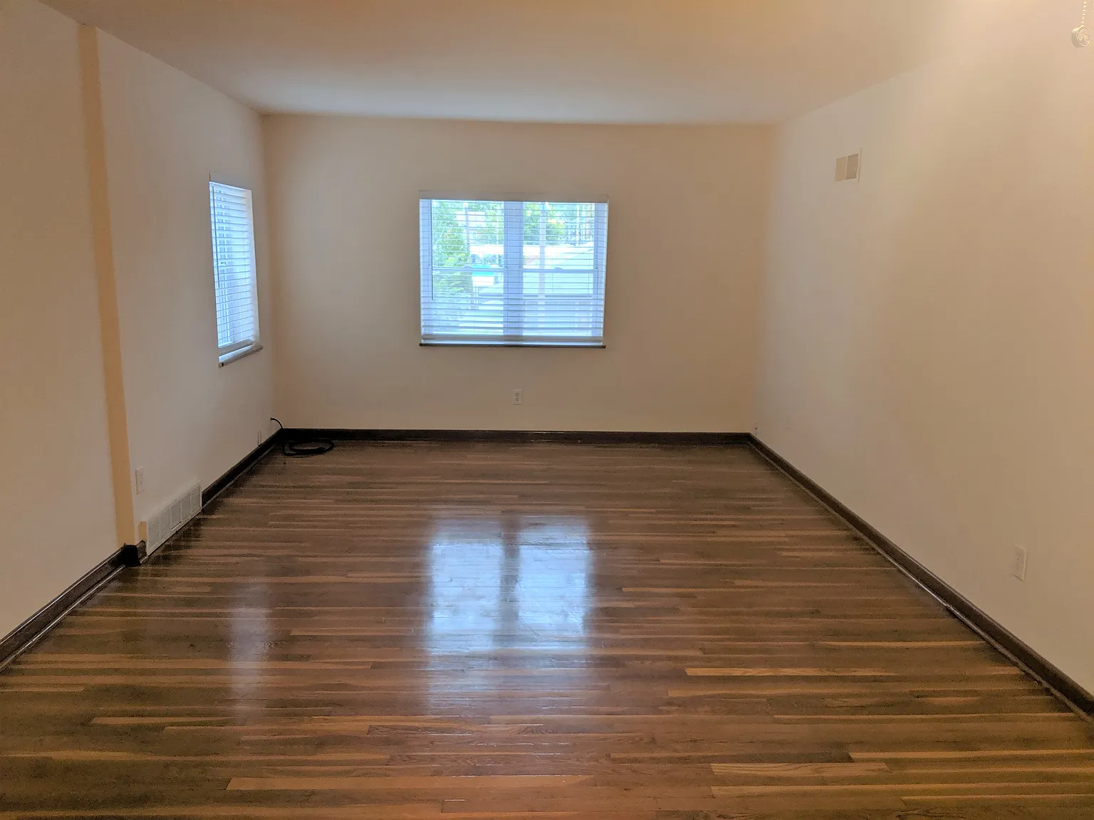 2 bed, 1100 sqft, $1,250 — Photo 2